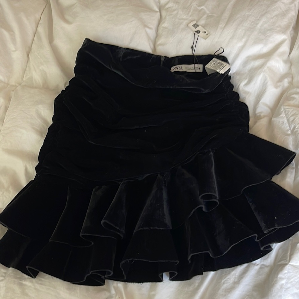 Zara Asymmetrical Hem Velvet Ruffled Draped Mini Skirt. Never worn. Some lint.